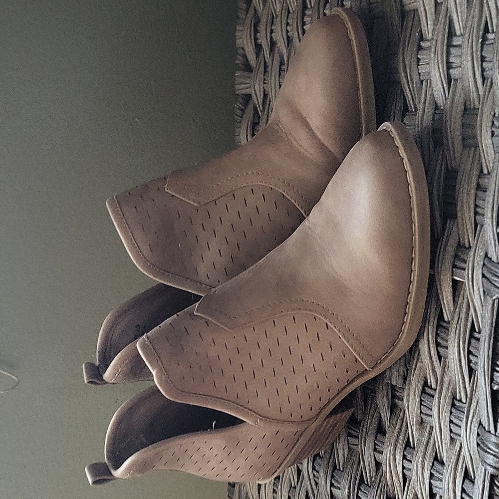 Report booties, tan, size 7.5, nearly new